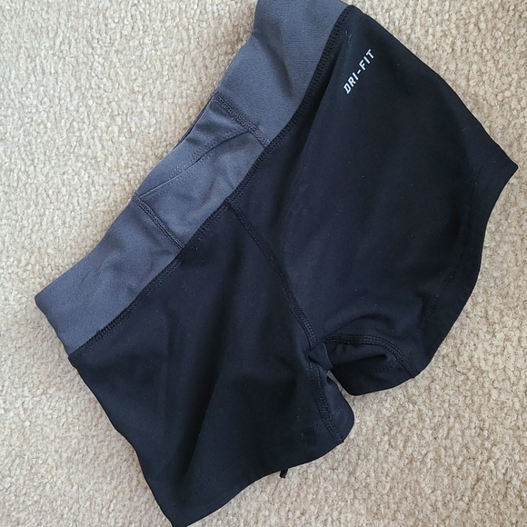 Nike dri fit shorts - Picture 2 of 4